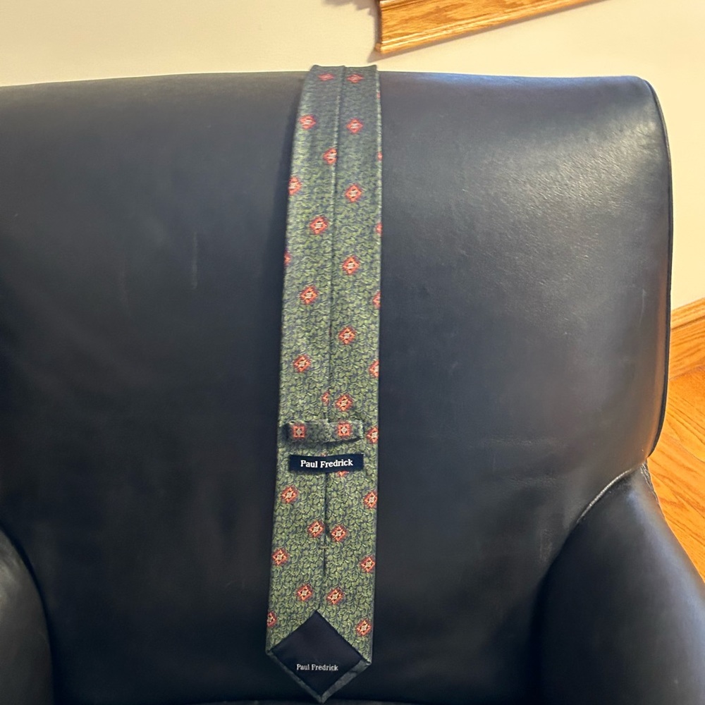 Dress tie